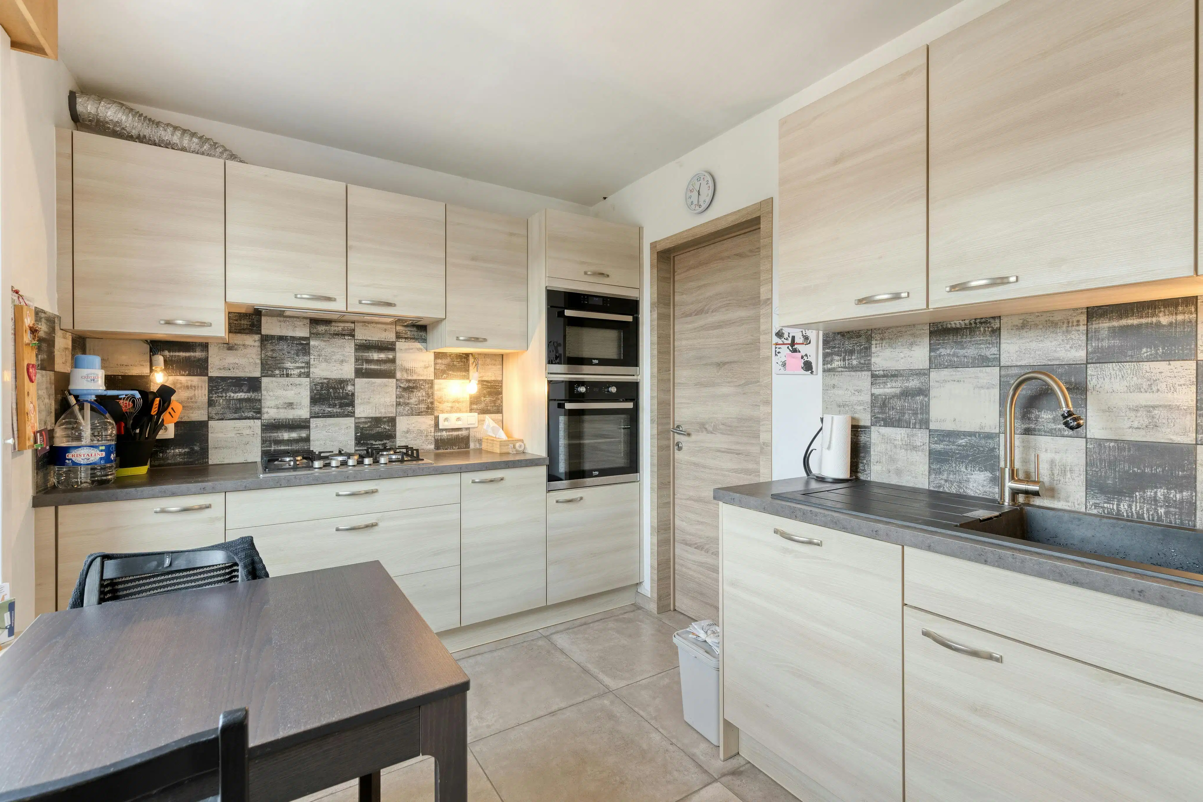 Gerenoveerde woning met 4 slaapkamers, tuin en garage. foto 4