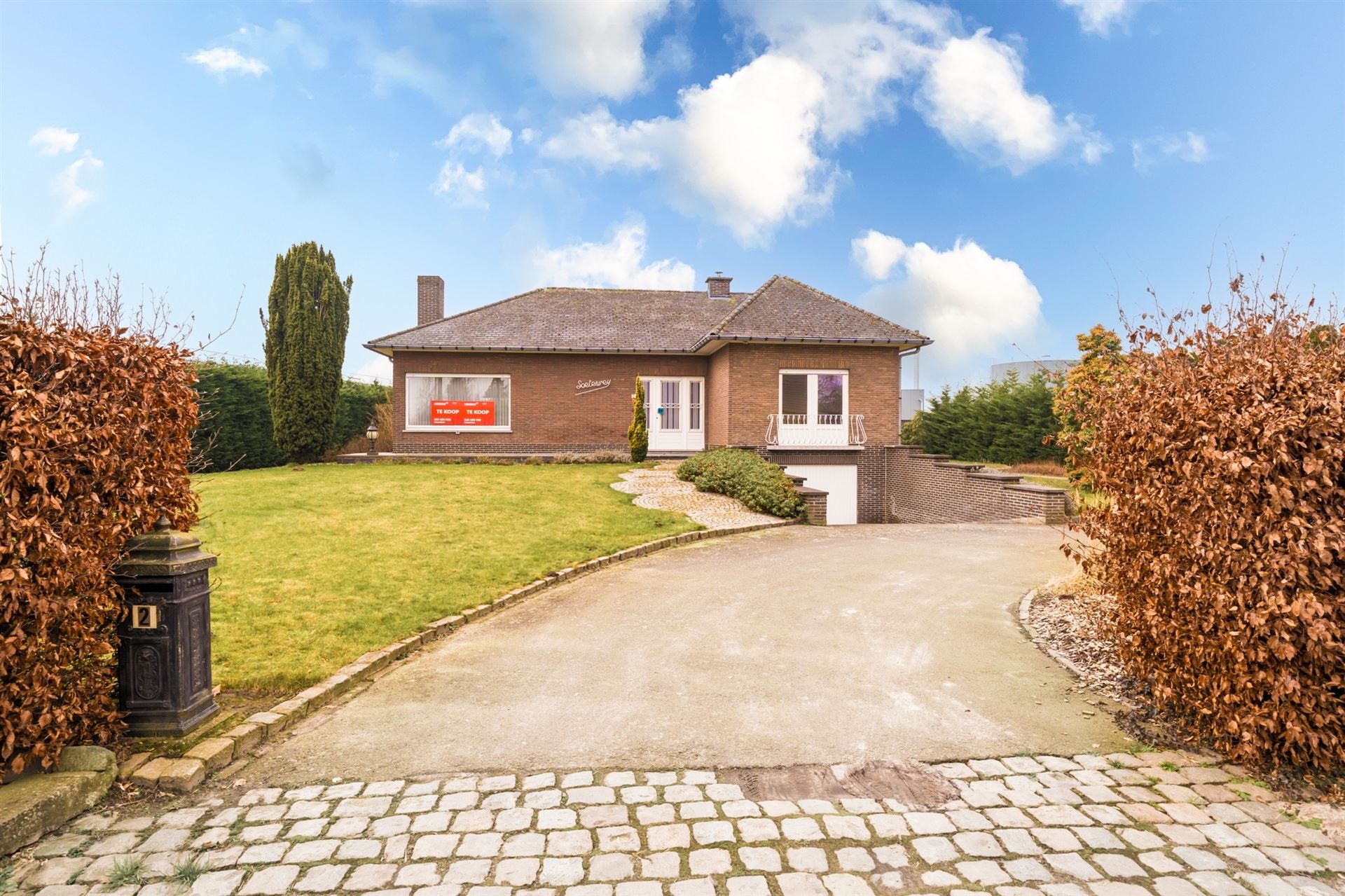 Lichtrijke laagbouwvilla +  garage/opslagruimte op 1634 m² foto 4
