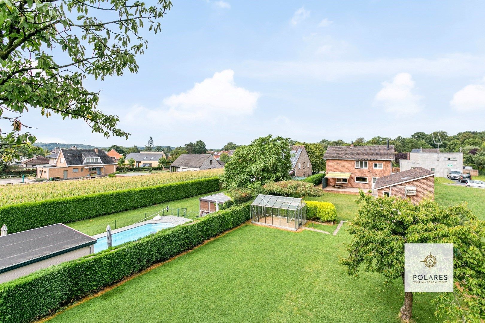 Authentieke woning gelegen in een rustige straat. foto 32