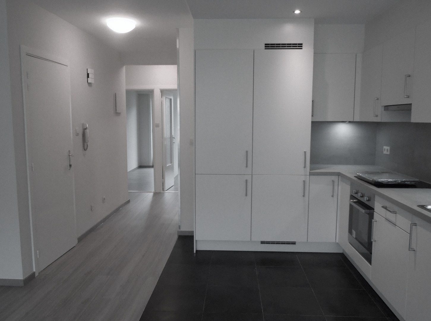 Niet gemeubeld appartement met twee slaapkamers foto 5