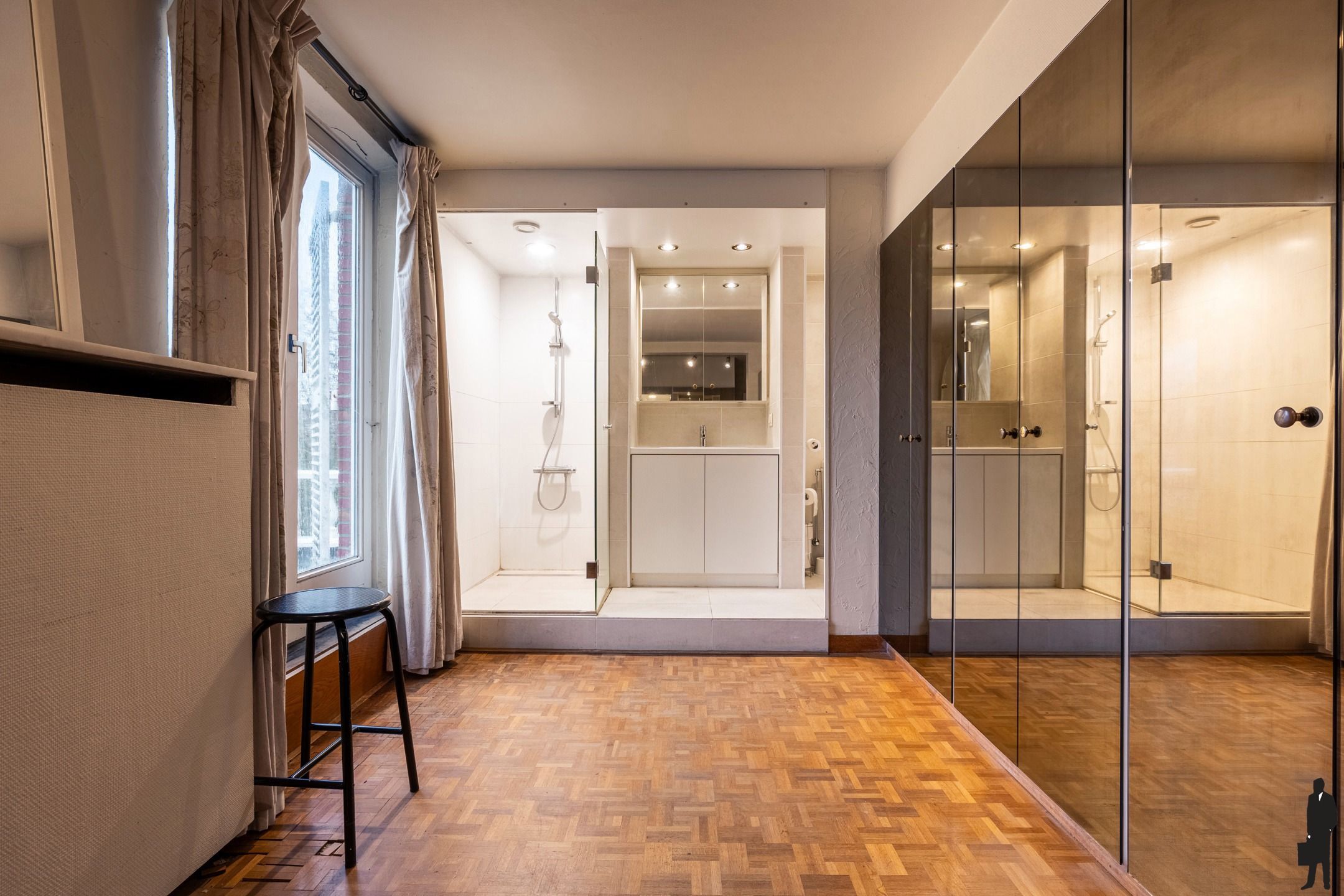 Statige en ruime gezinswoning met 5 slpks op 1.065m² foto 16