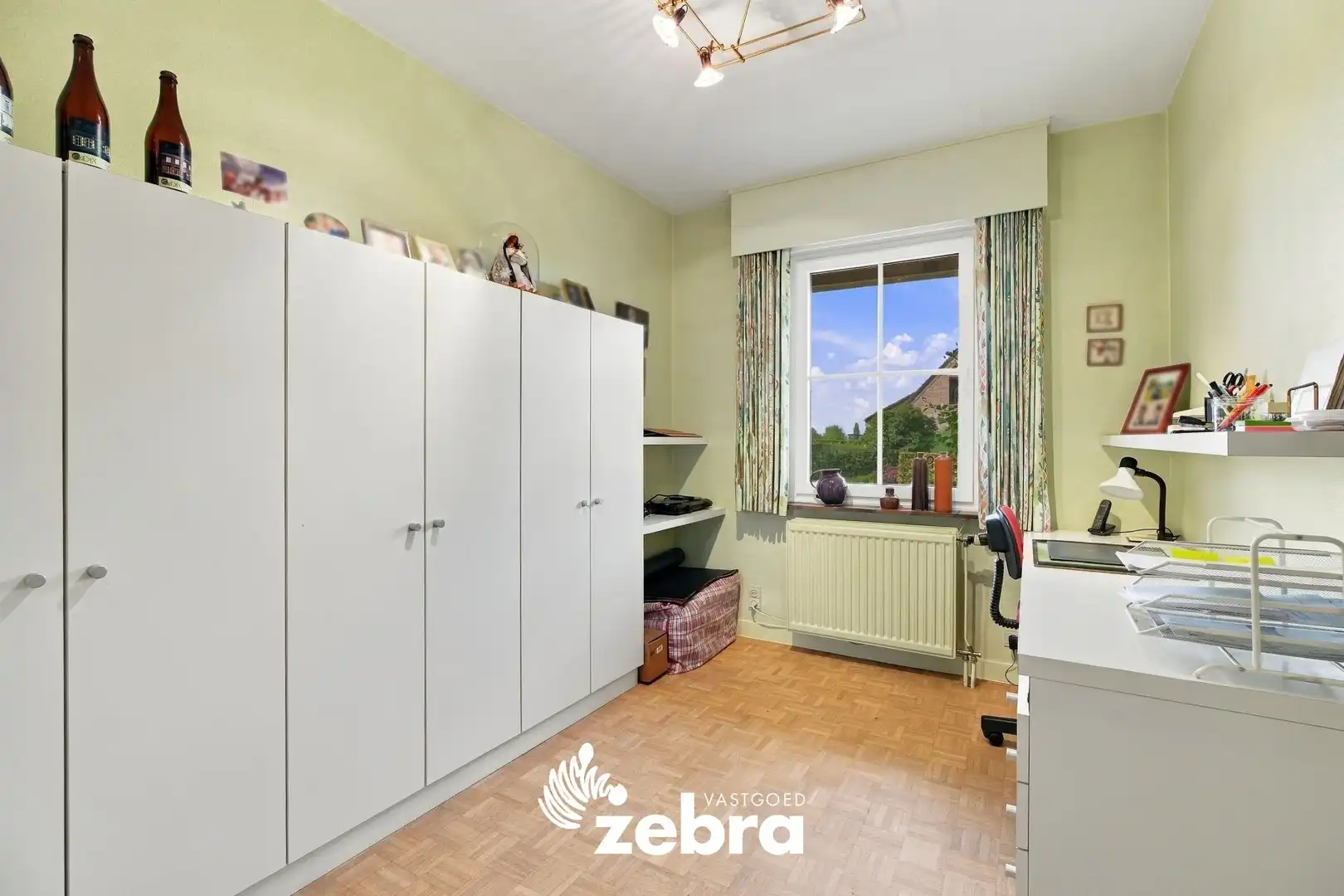 Instapklare open bebouwing met 4 slaapkamers, dubbele garage en prachtige tuin op een rustige ligging! foto 15