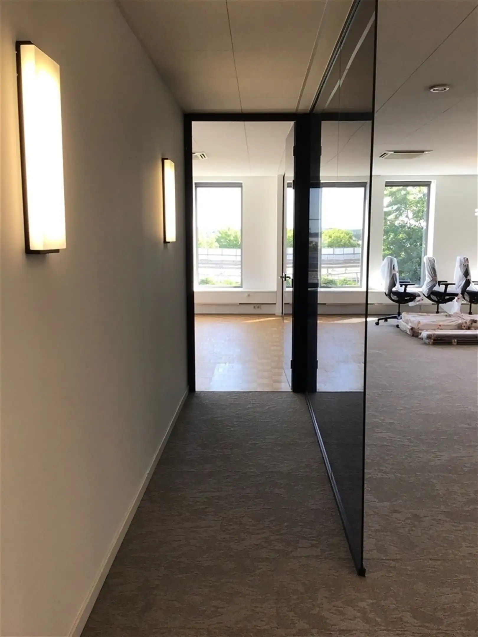 Instapklare kantoren in Zele met ruime parking foto 16