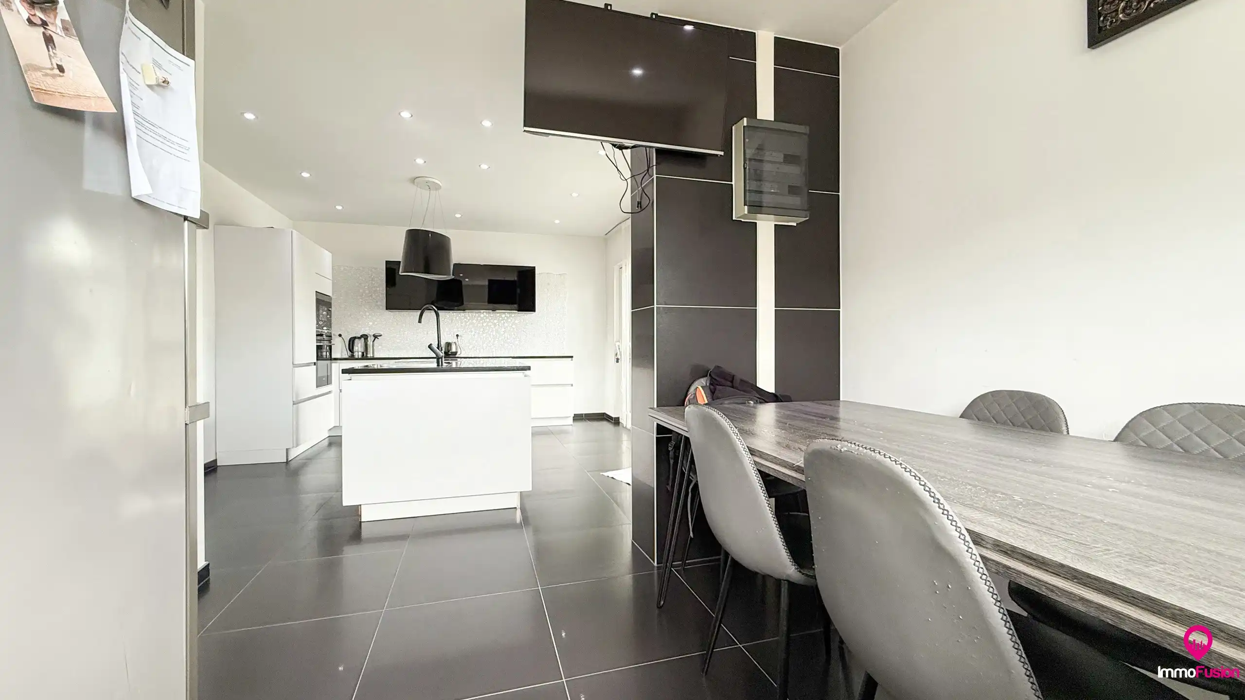 Instapklare, ruime woning met 6 slpks en enorme tuin op 26a! foto 8