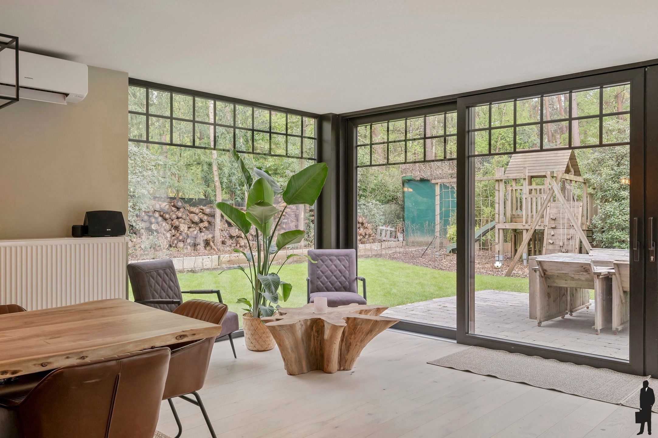 Volledige gerenoveerde villa te koop foto 19