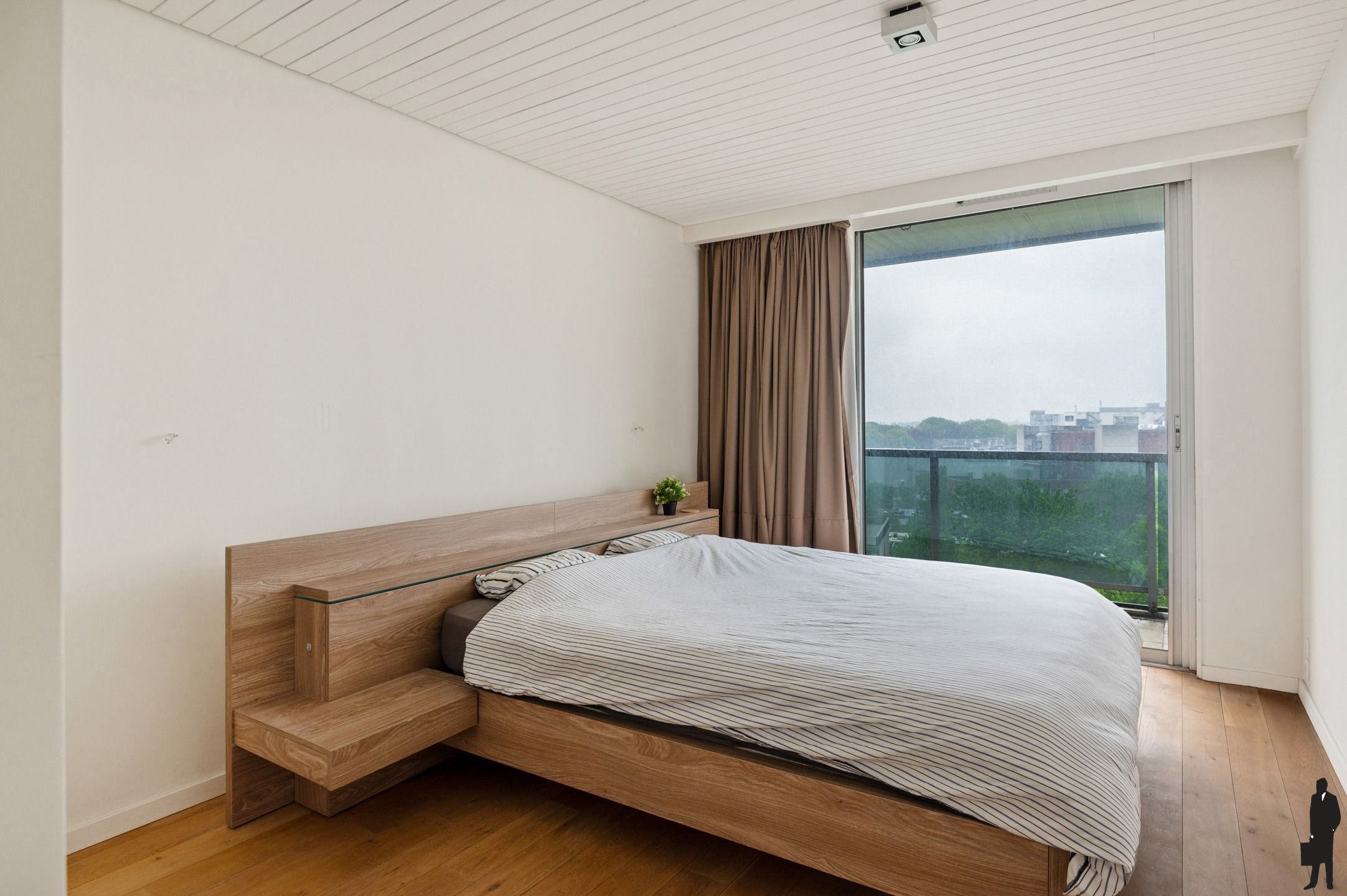Ruim en licht appartement met twee terrassen foto 14