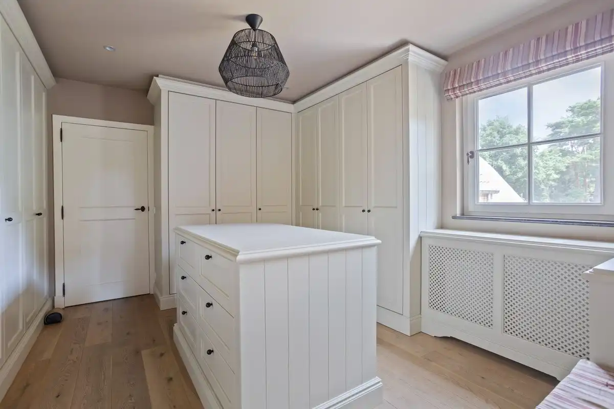 Exclusieve villa met oa 5 slaapkamers en verwarmde zwemvijver  op 2.070 m². foto 17