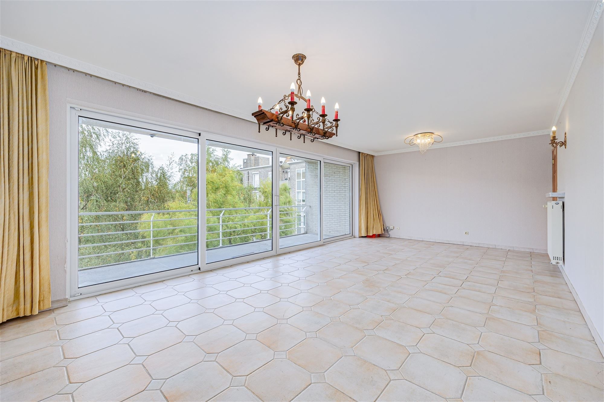 Ruim 2 slpk appartement, terras en P te Hoboken foto 5