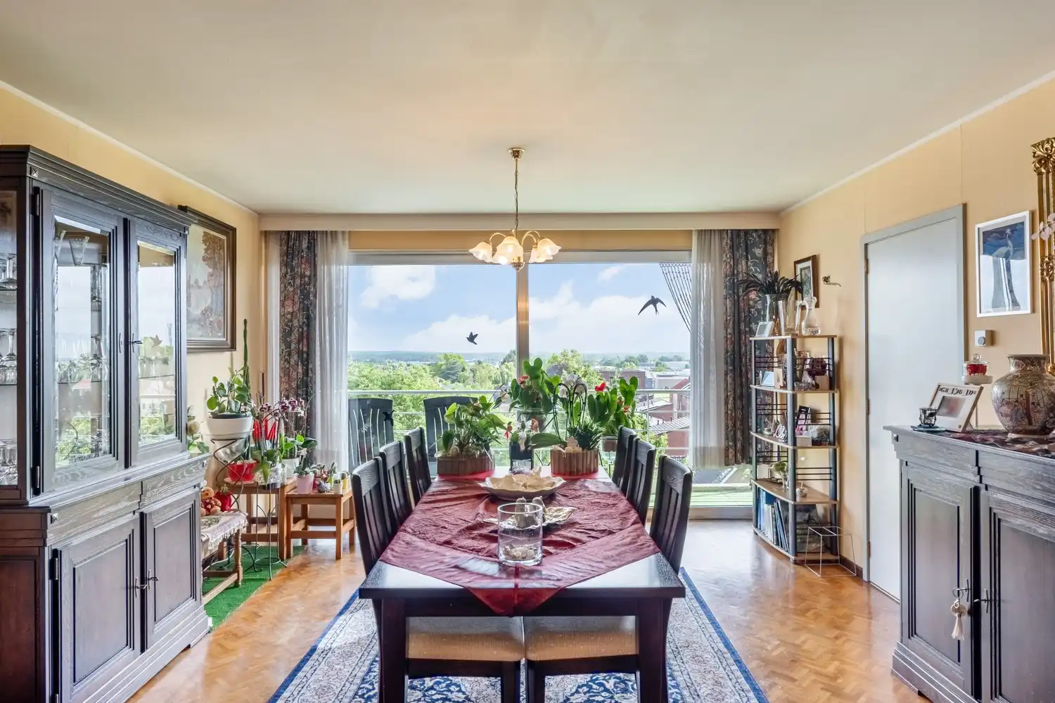 Ruim appartement met 2 slaapkamers, ondergrondse autostaanplaats en kelderberging. foto 10
