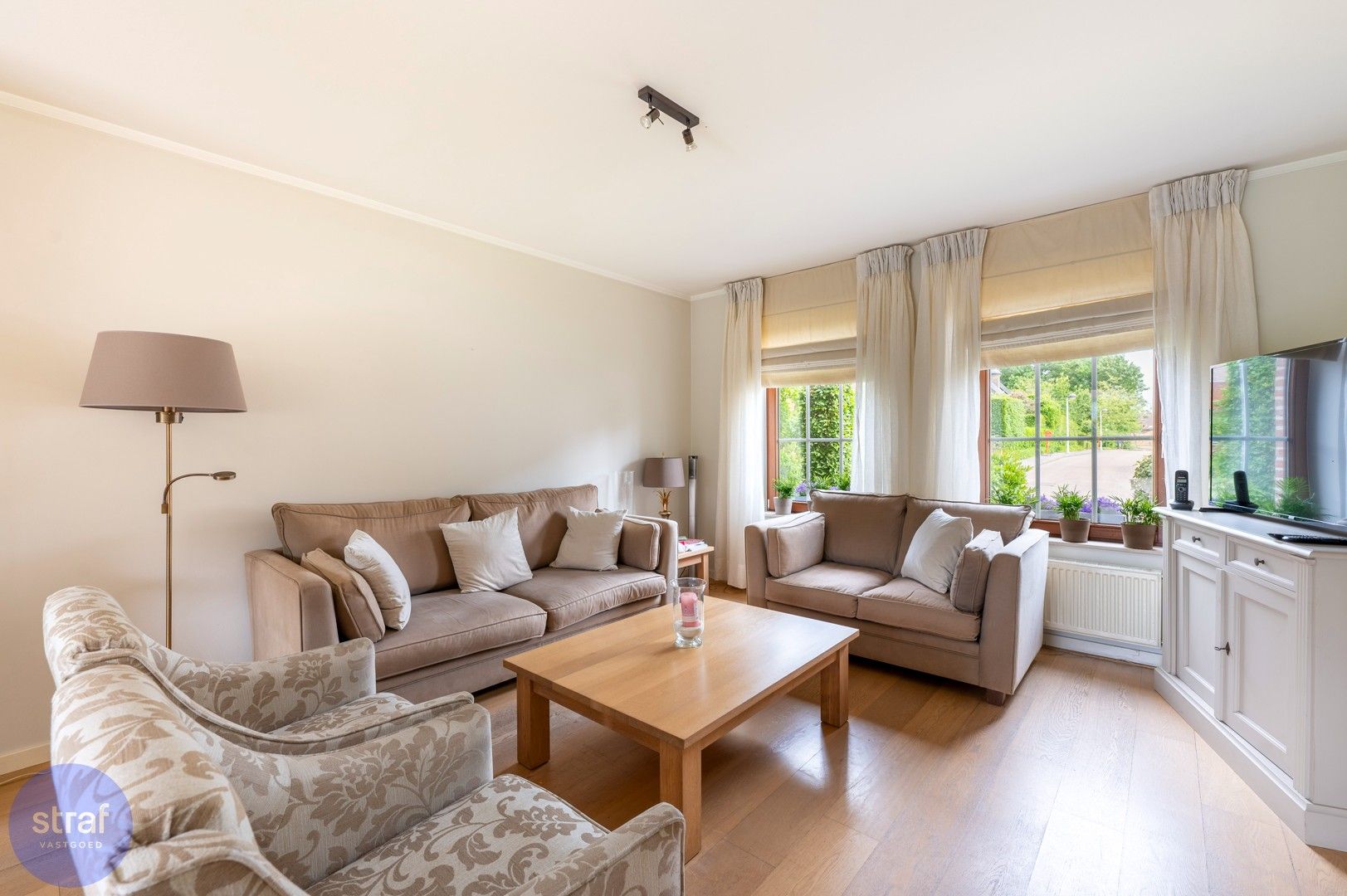 Prachtige woning met veel ruimte foto 3
