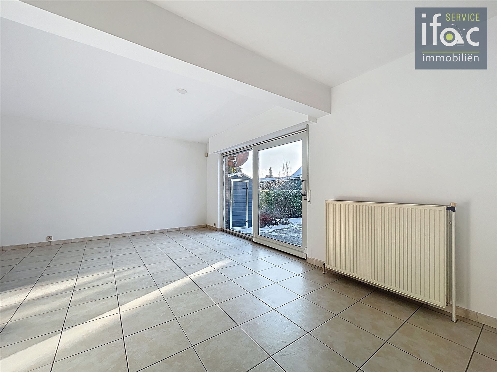 Villa met 5 slaapkamers, 2 badkamers op uitstekende locatie foto 6