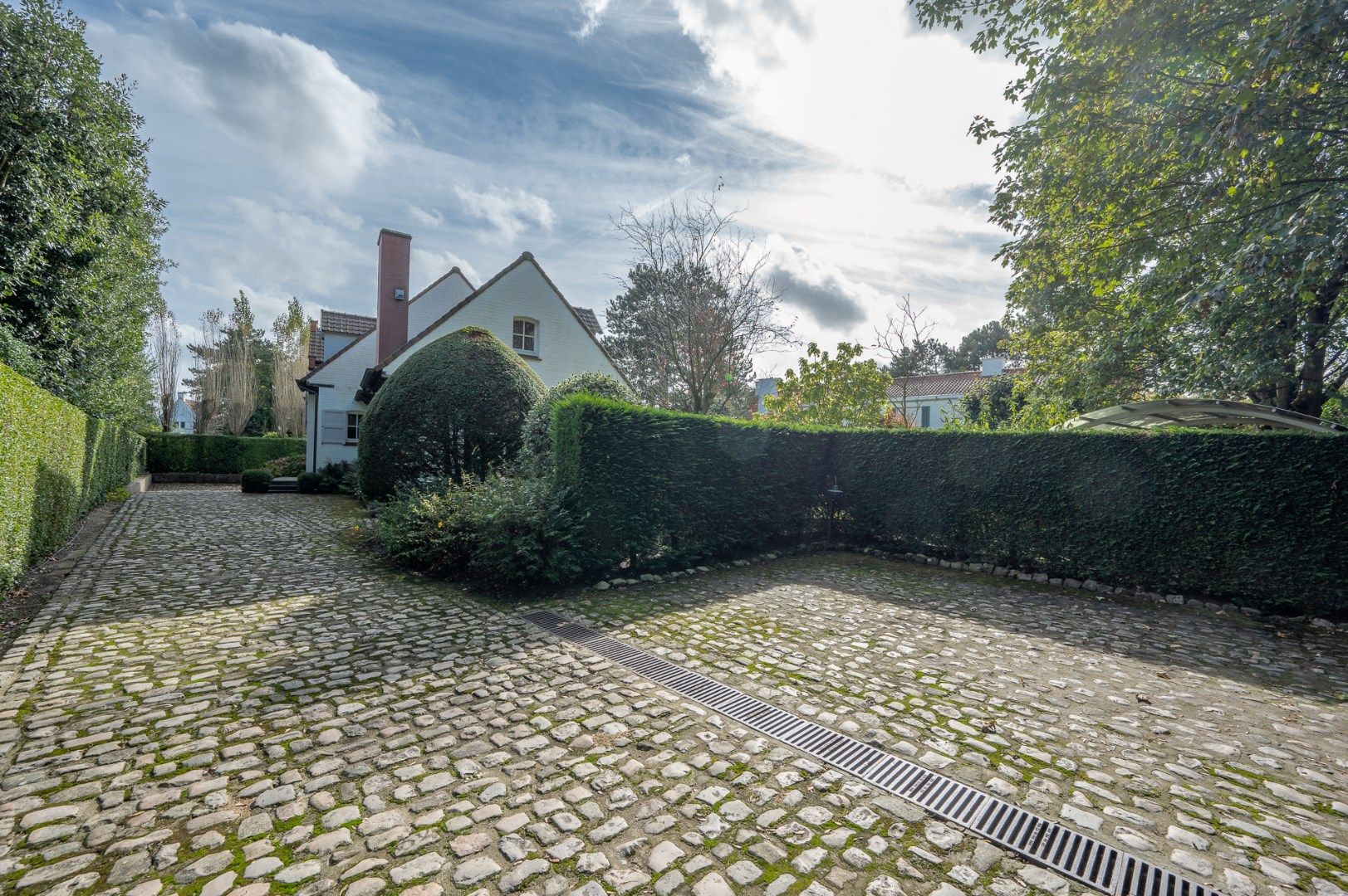 Alleenstaande karaktervolle villa in 2e lijn op een perfect georiënteerd en breed perceel van 1.270 m² foto 6