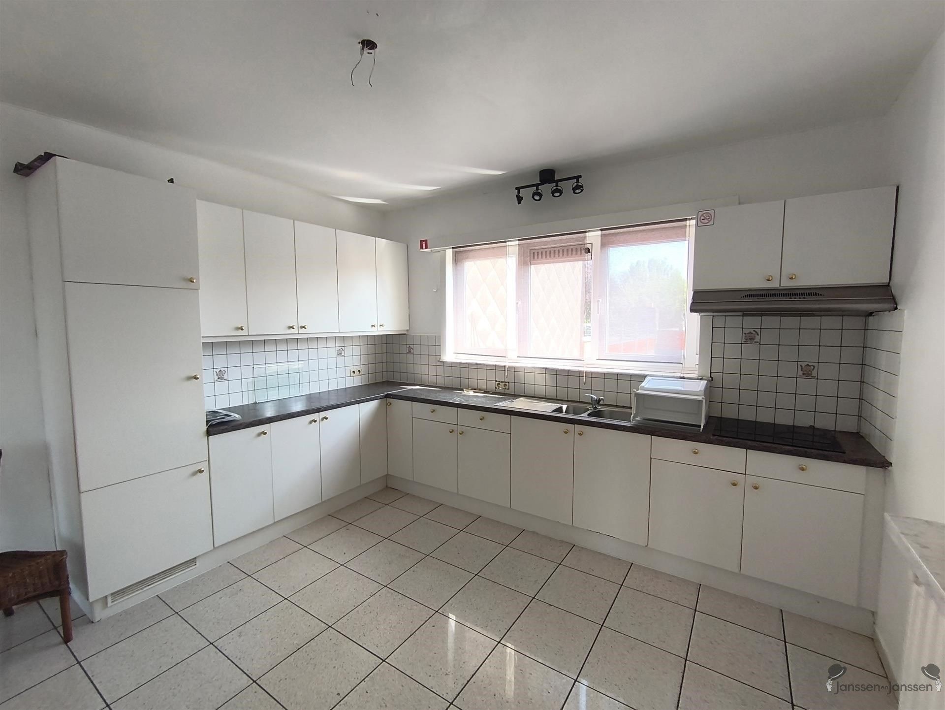 Handelspand met werkplaats & duplex appt foto 8