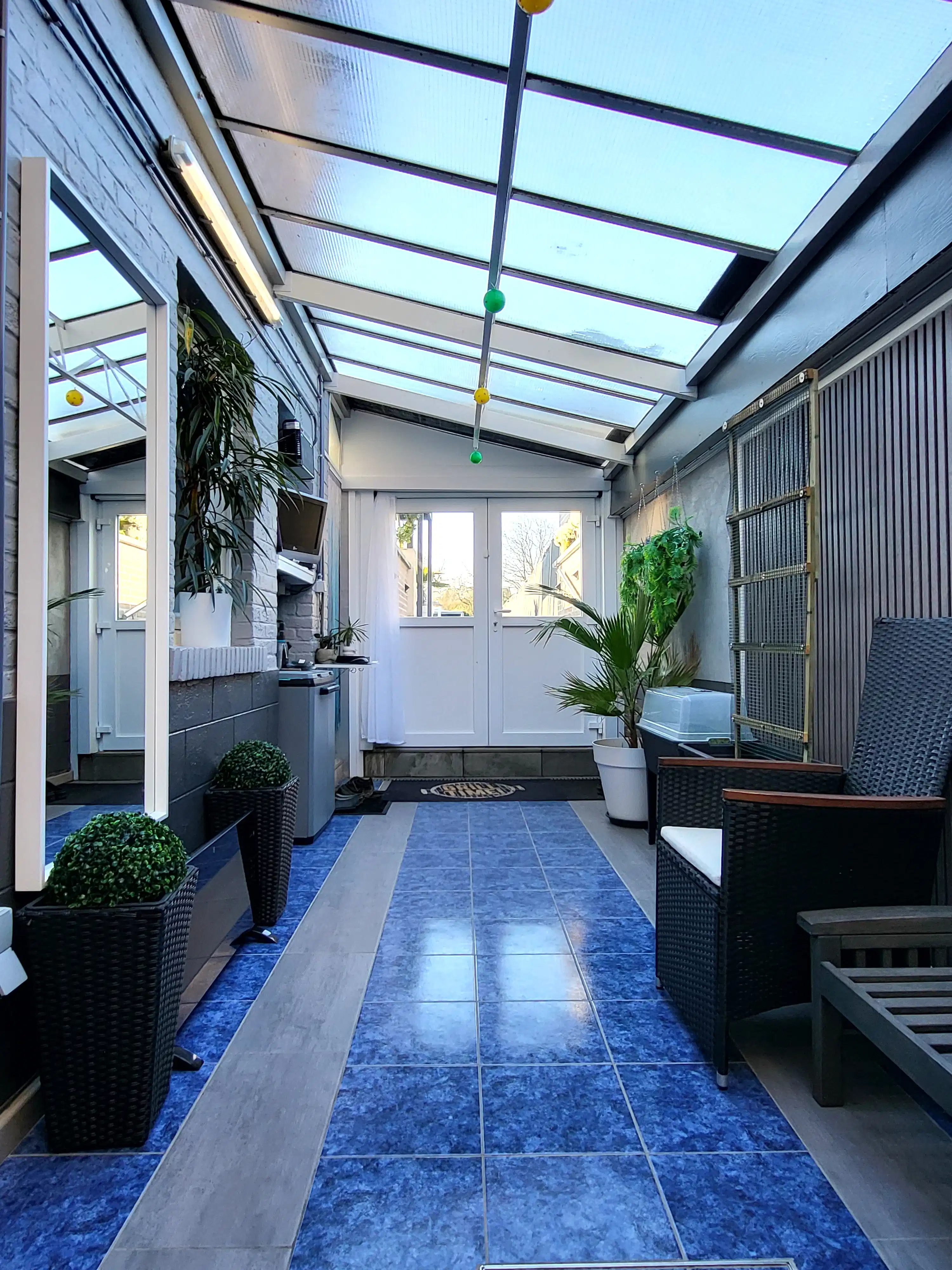 Deze charmante en verrassend ruime woning combineert karakter met hedendaags comfort en is gelegen op een perceel van 341 m² met een zuidwestgericht terras. foto 18