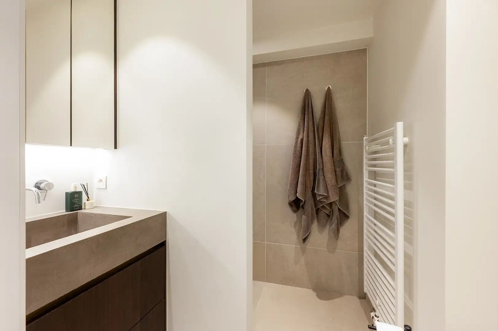 Luxueus gerenoveerd 3-slaapkamerappartement nabij zee. foto 25