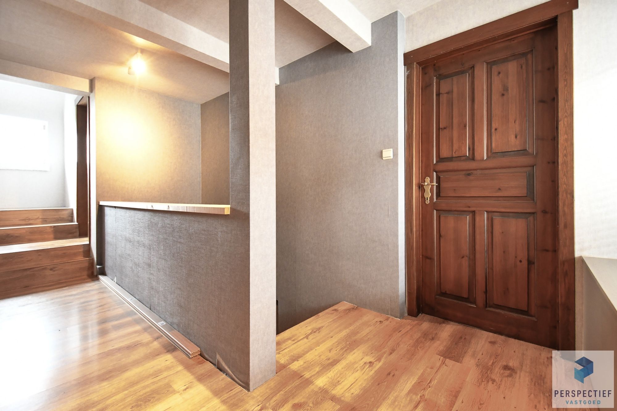 Ruime, instapklare woning met 4 slaapkamers, garage en magazijn op 970 m² foto 13