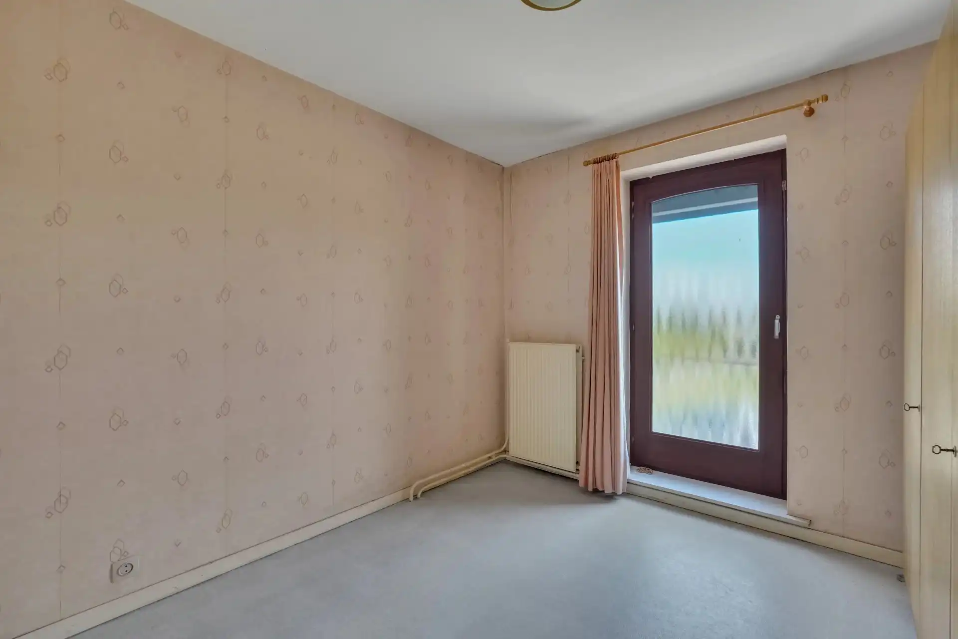 Ruime gezinswoning met 3 slaapkamers, garage en tuin foto 8