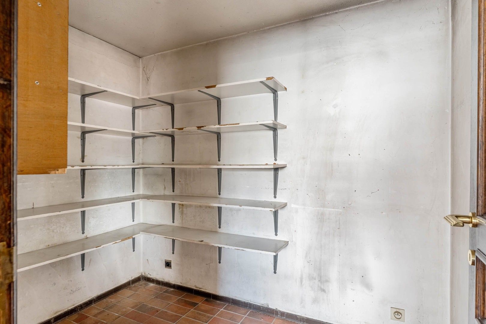 Bedrijfsgebouw (showroom/magazijn) met appartement gelegen op een perceel van 33a 50ca! foto 25