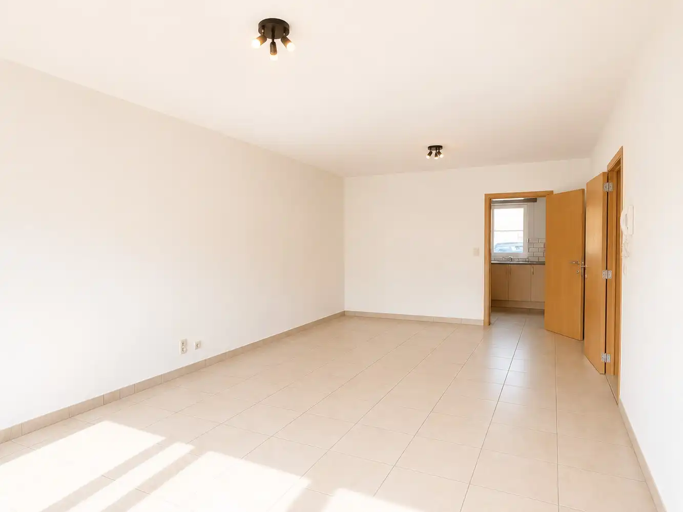 Instapklaar en energiezuinig éénslaapkamer doorzons appartement in het centrum van Eke foto 2