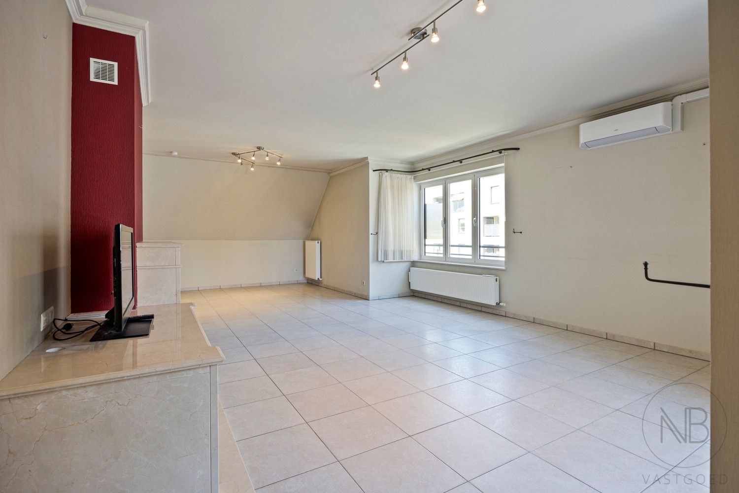 Riant appartement in het centrum van Genk met autostaanplaats! foto 3
