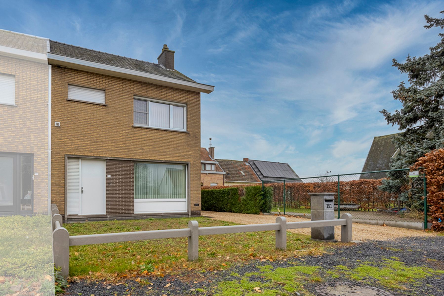 Hoofdfoto van de publicatie: Halfopen bebouwing met 3 slpks, tuin en garage in Evergem