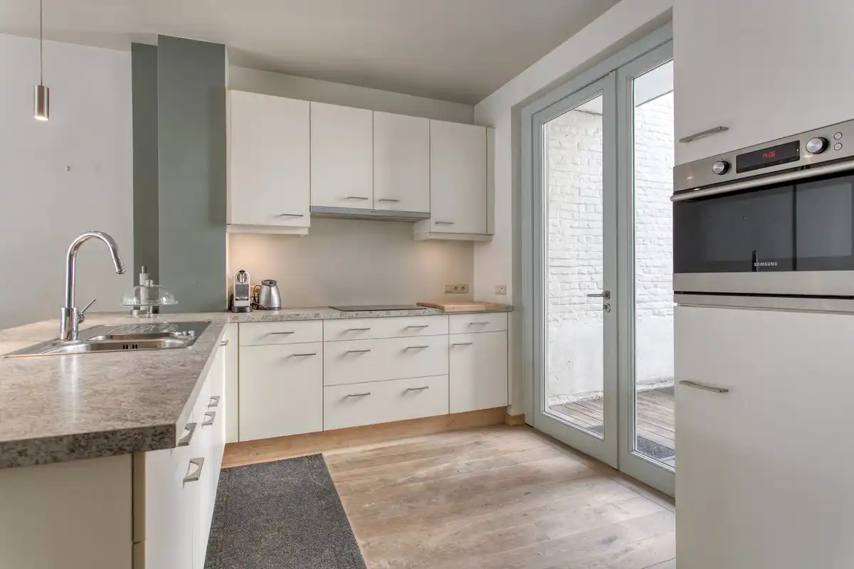 Karaktervol appartement met groot terras (20m²) in het midden van de stad aan het Karmelietenklooster en het Gravensteen. foto 5