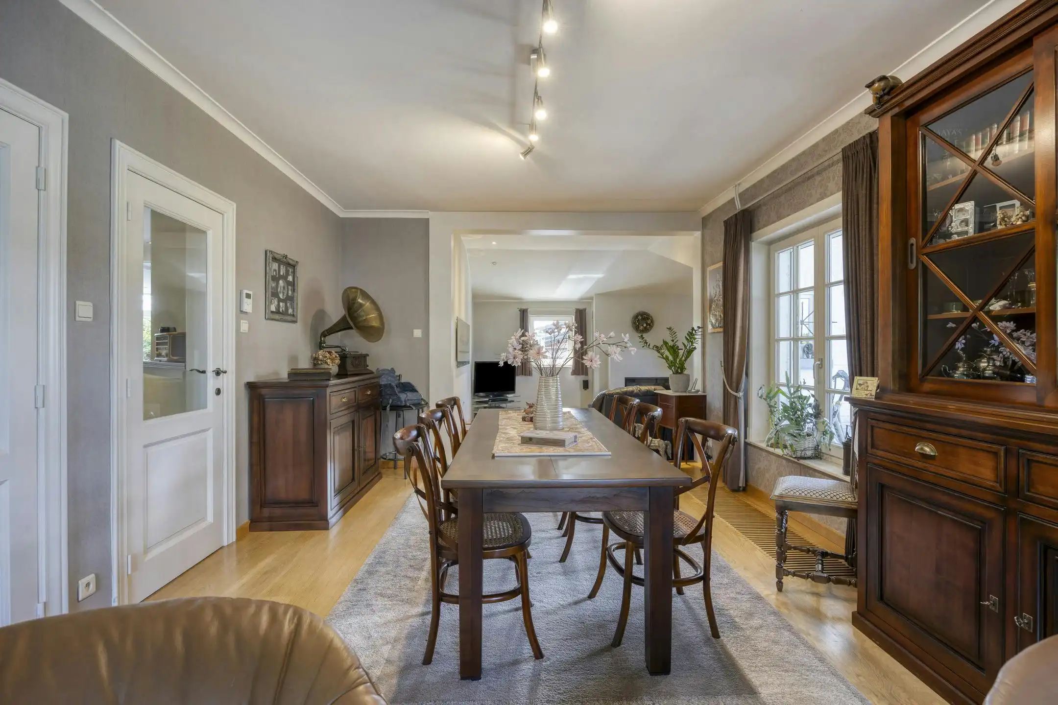 Riante woning te koop met veel potentieel voor diverse invullingen foto 7