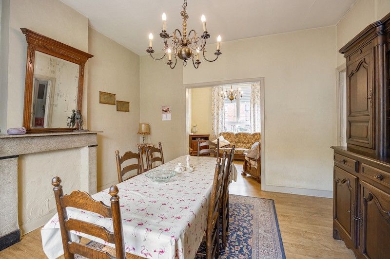 Statige renovatiewoning in charmante laan foto 3