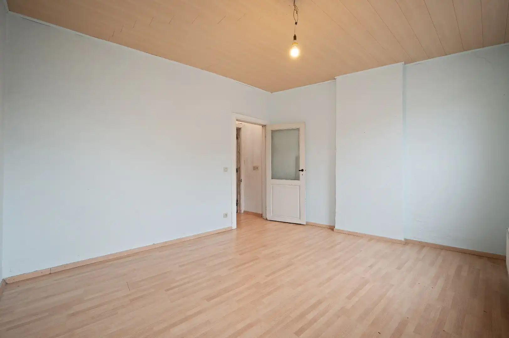 Te renoveren rijwoning te Tienen op wandelafstand van station foto 11