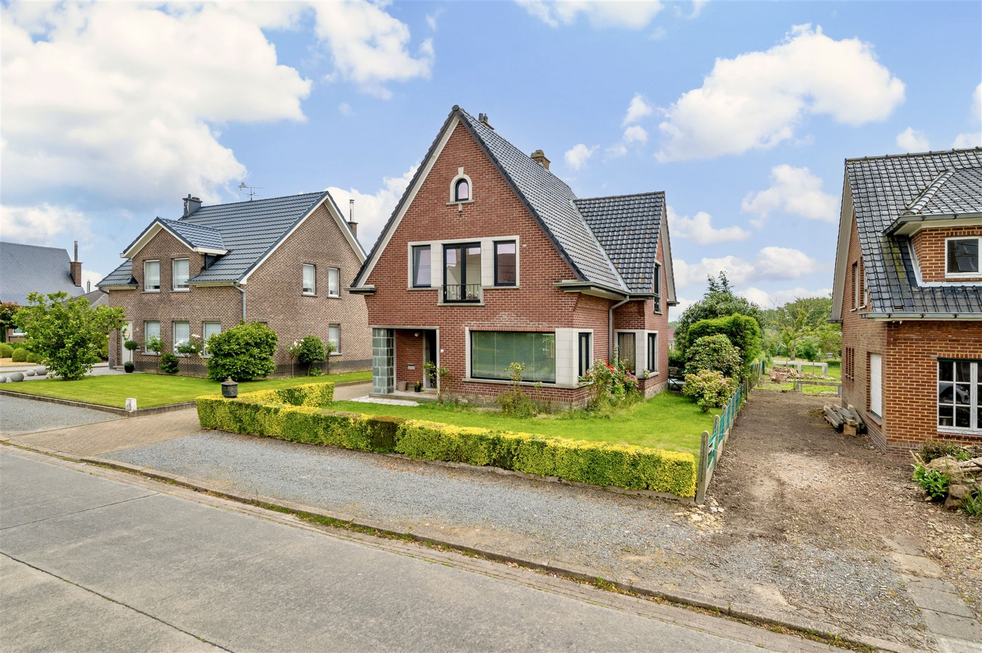 Subliem ingerichte woning met 3 slpks en diepe tuin foto 3