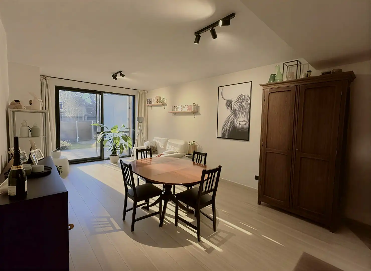 LUXE, ENERGIEZUINIG EN INSTAPKLAAR GELIJKVLOERS APPARTEMENT (BJ. 2024) foto 2