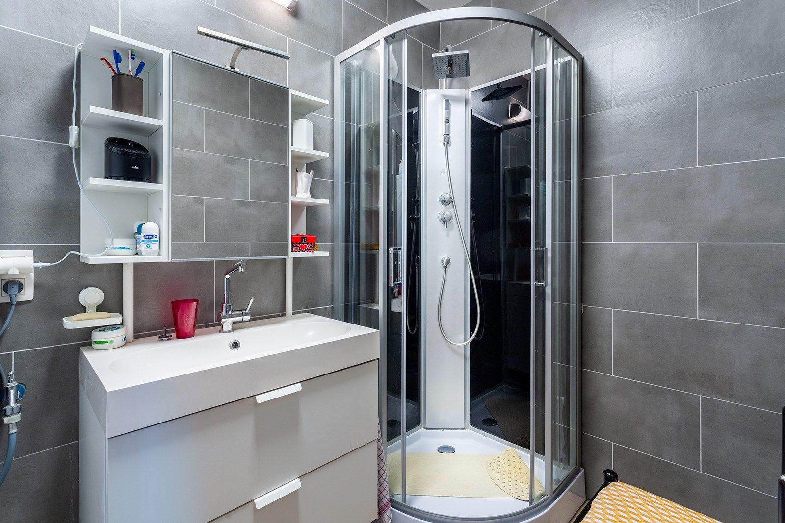 Vernieuwd appartement op de 2de verdieping foto 10