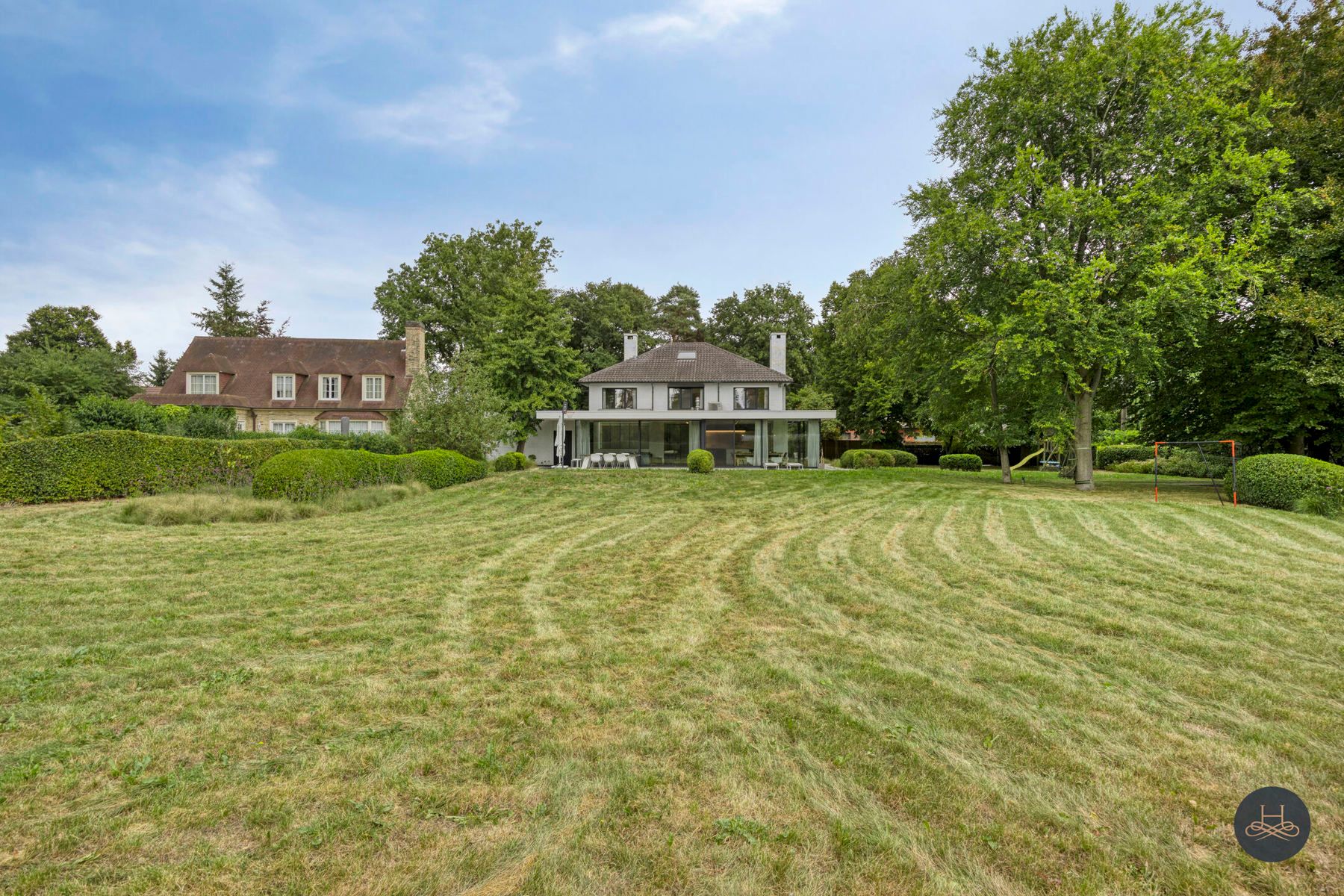 Prachtige, rustig gelegen villa met praktijk en royale tuin foto 6