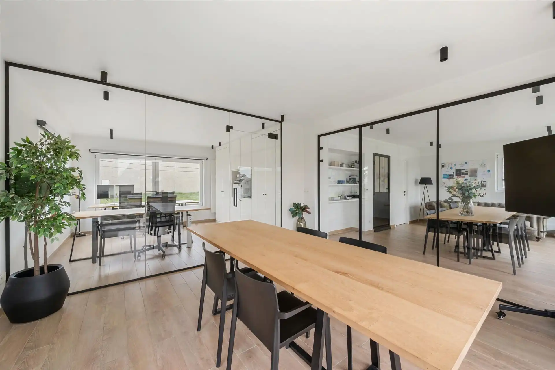 Ideaal kantoorgebouw/praktijk met appartement/extra kantoor foto 8