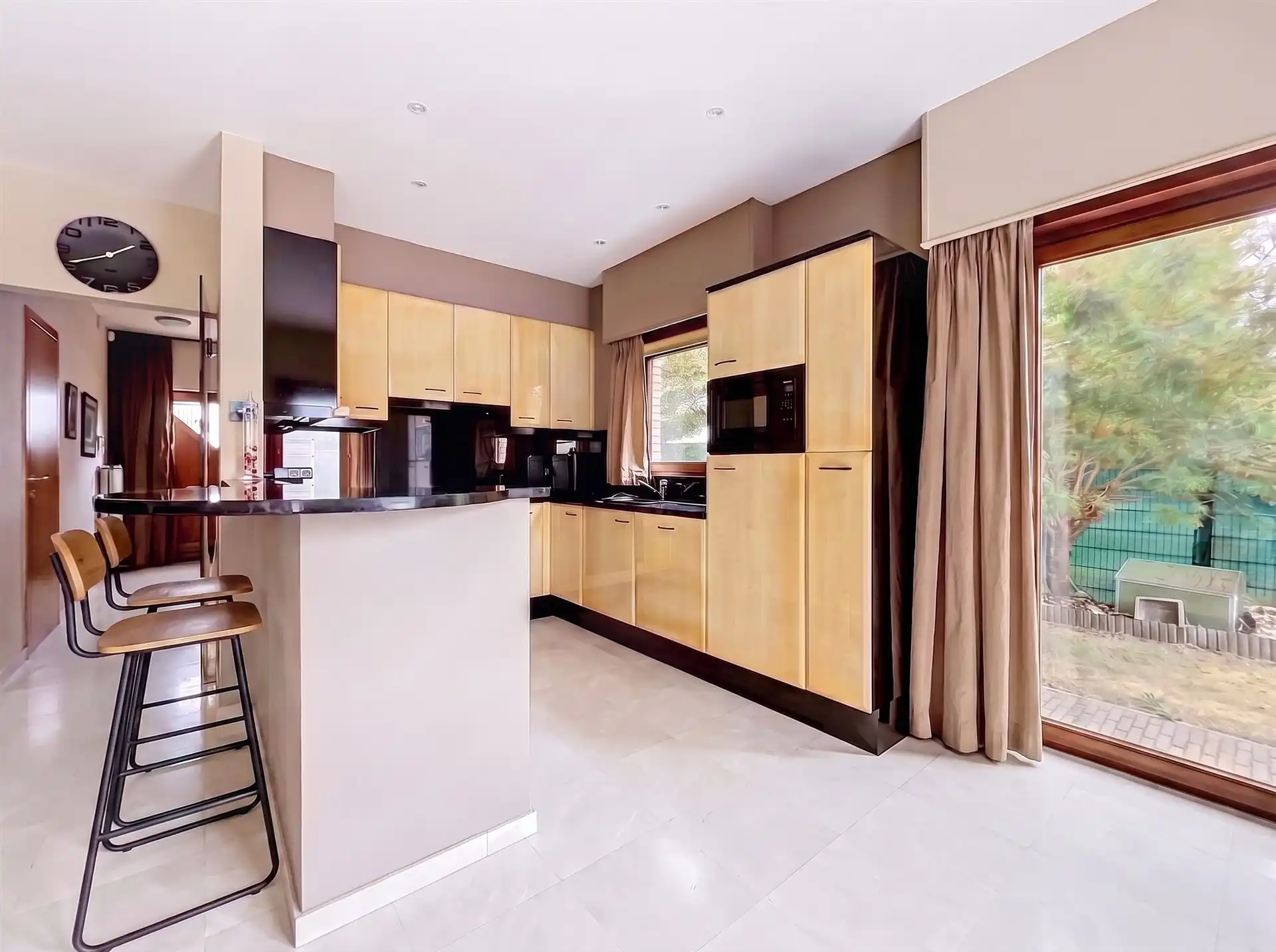 half open bebouwing met 3 slaapkamers en garage op perceel van 545m² foto 3