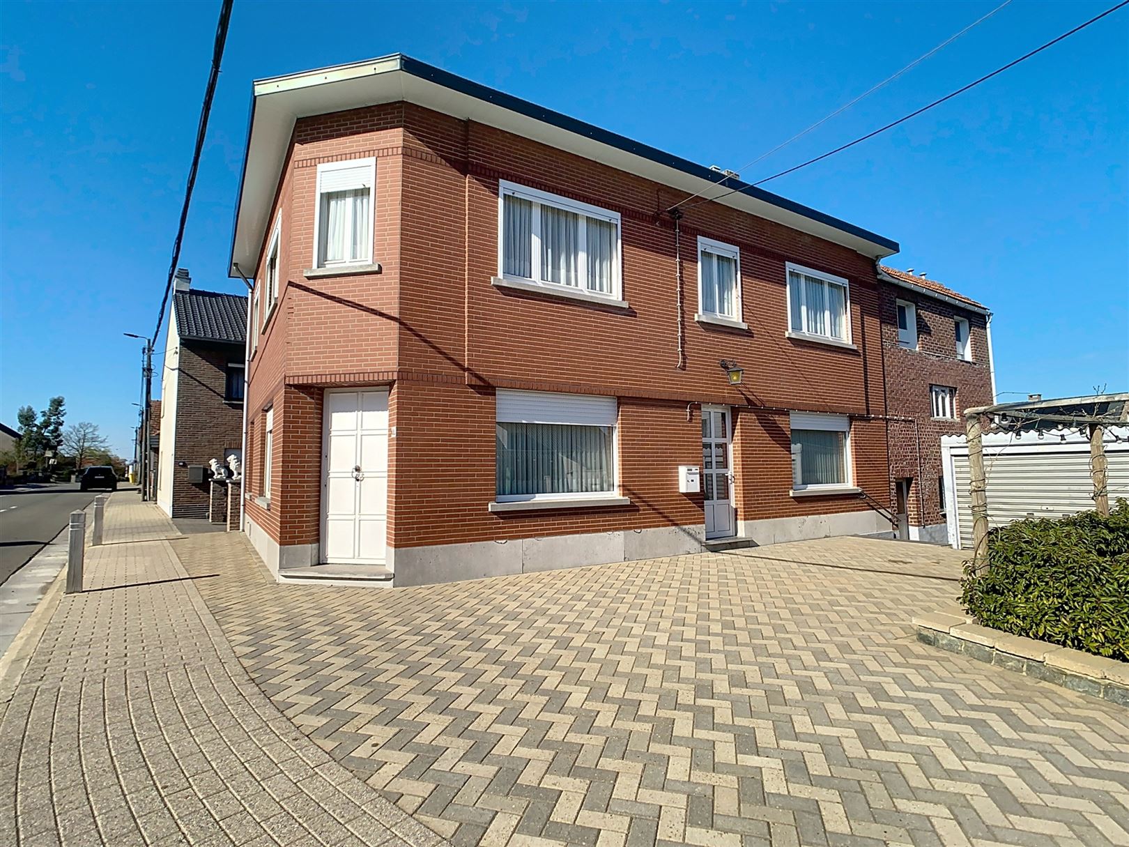 Te renoveren woning, 4 slpks, bijgebouwen, tuin, 9a 71ca  foto 2