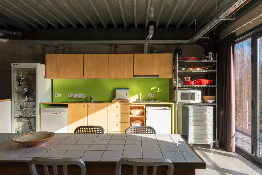 Verkoop via aandelen: Karaktervol atelier, kantoor en/of opslagruimte van ca. 300 m² in Sint-Amandsberg foto 4