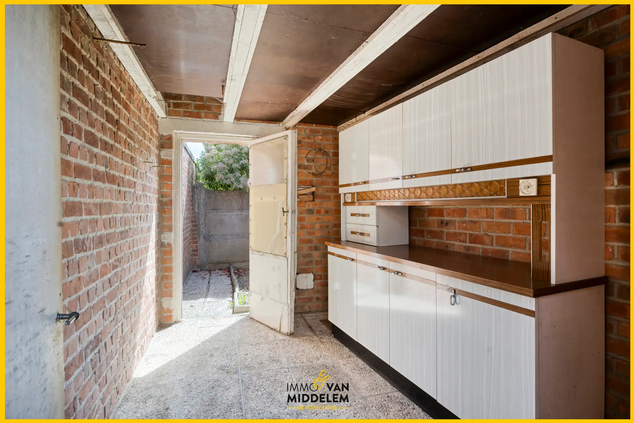 DEELS TE RENOVEREN 2-GEVEL WONING MET 2 SLAAPKAMERS EN TUIN foto 20