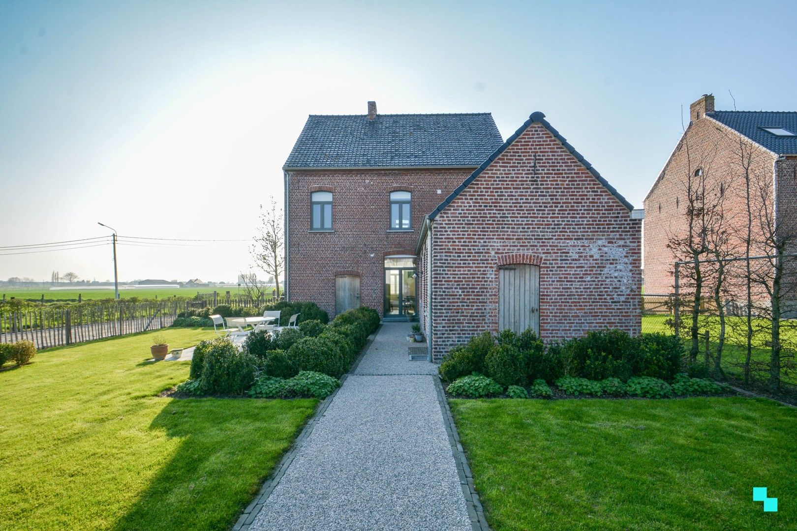 Alleenstaande landelijk gelegen woning met 3 slaapkamers foto {{pictureIndex}}