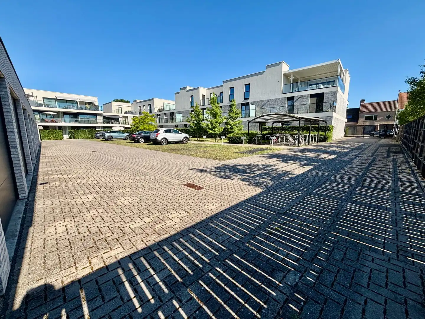 Ruim en lichtrijk appartement met groot zonneterras en garage foto 18