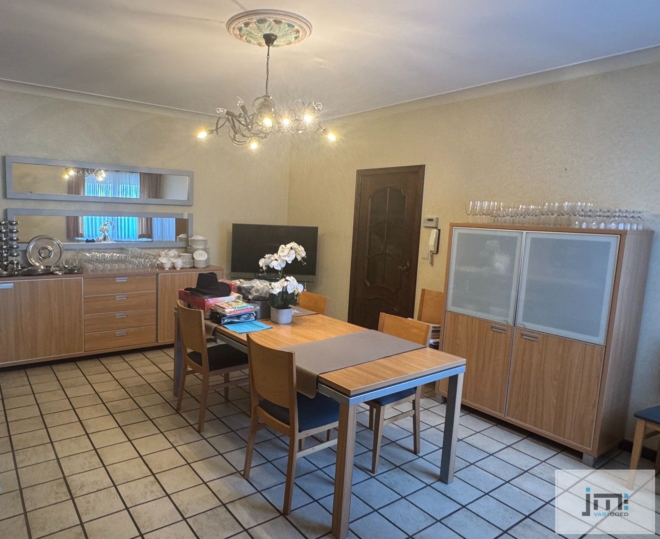 Ruime woning met 4 slaapkamers en dubbele garage foto 5