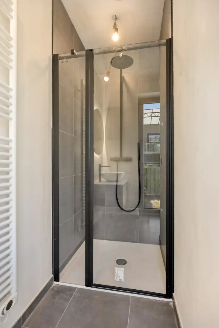 Instapklare woning met zeer goede afwerking, 3 slaapkamers, 3 badkamers, tuin, terras en autostaanplaats in het centrum van Tienen – EPC 27 kWh/m² - bewoonbare  foto 24