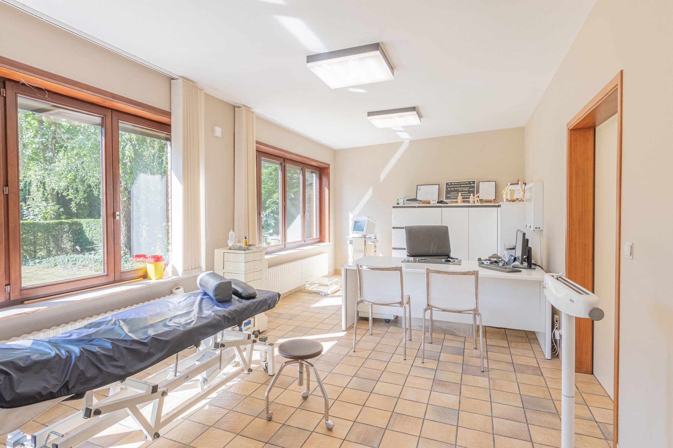 Riante woning met grote praktijkruimte foto 20