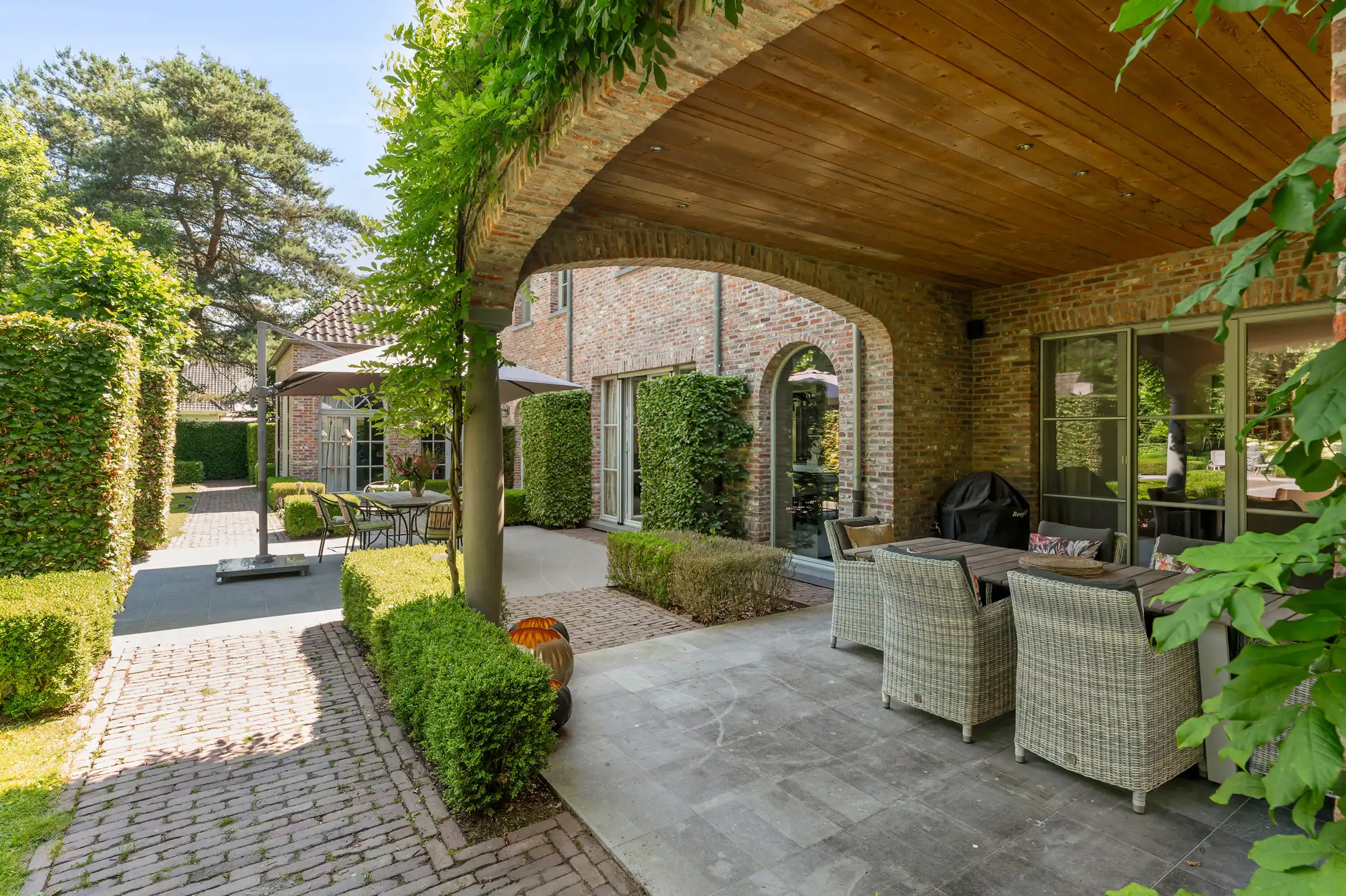 Villa van 600 m² met o.a. 4 slpk. en 3 badk.  foto 20