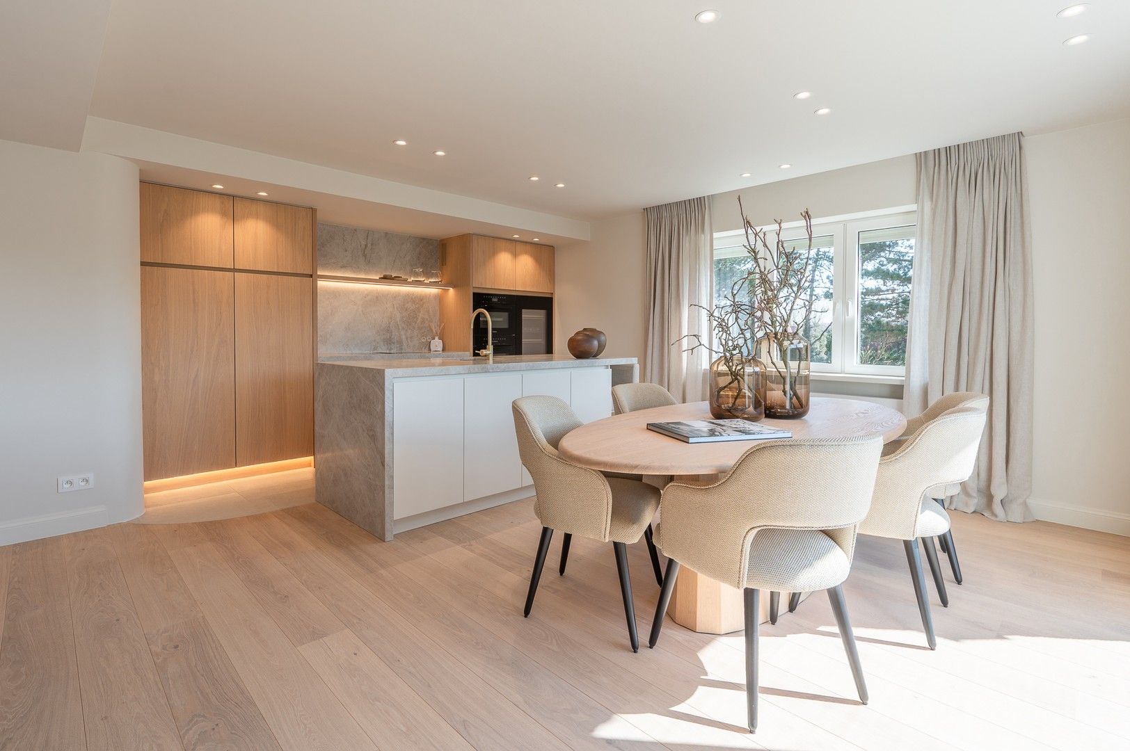 Subliem gerenoveerd hoekappartement met een schitterend zicht op de villa's van het Zoute. foto 8