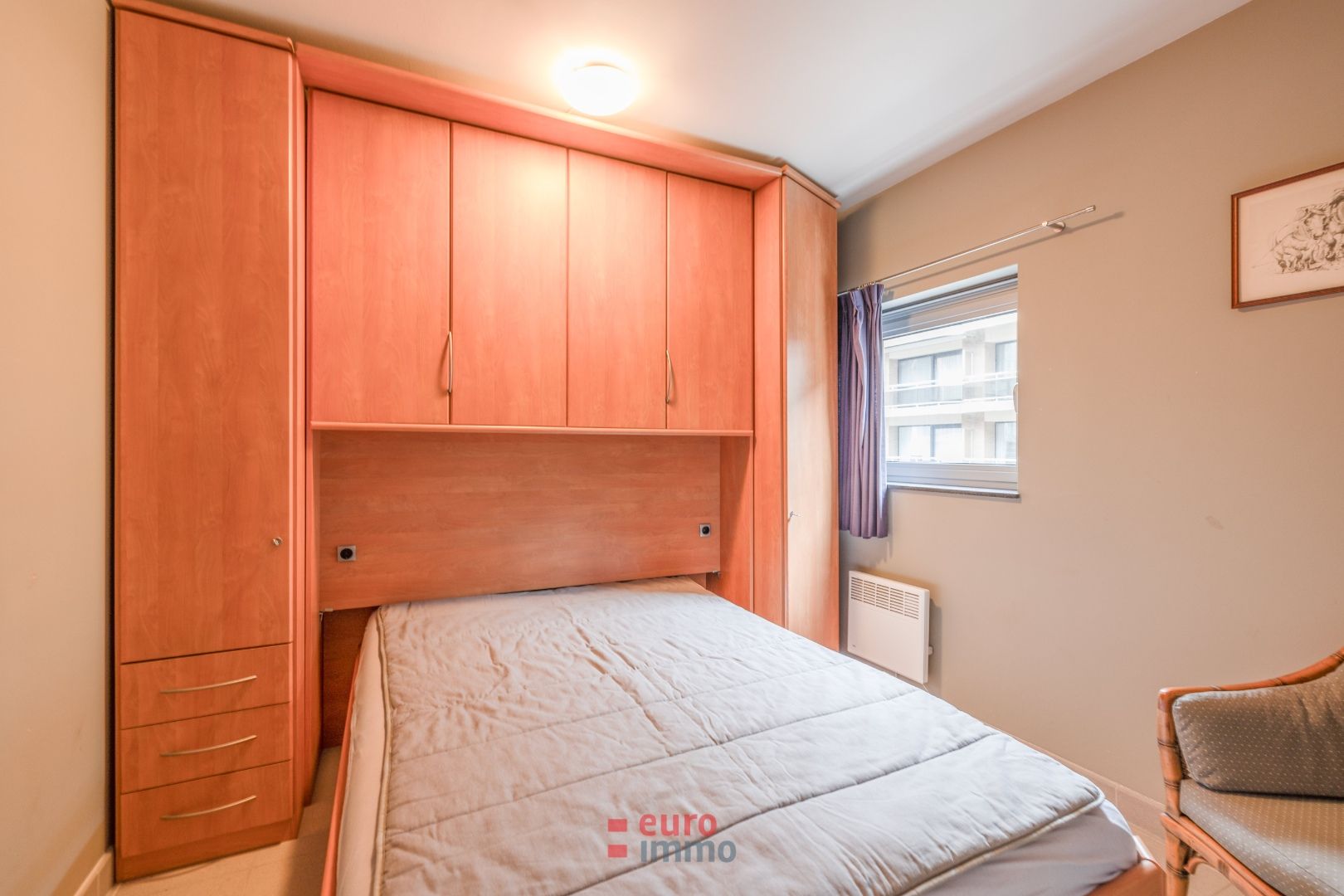 Centraal in de winkel/wandelstraat gelegen appartement met 2 slaapkamers. foto 7
