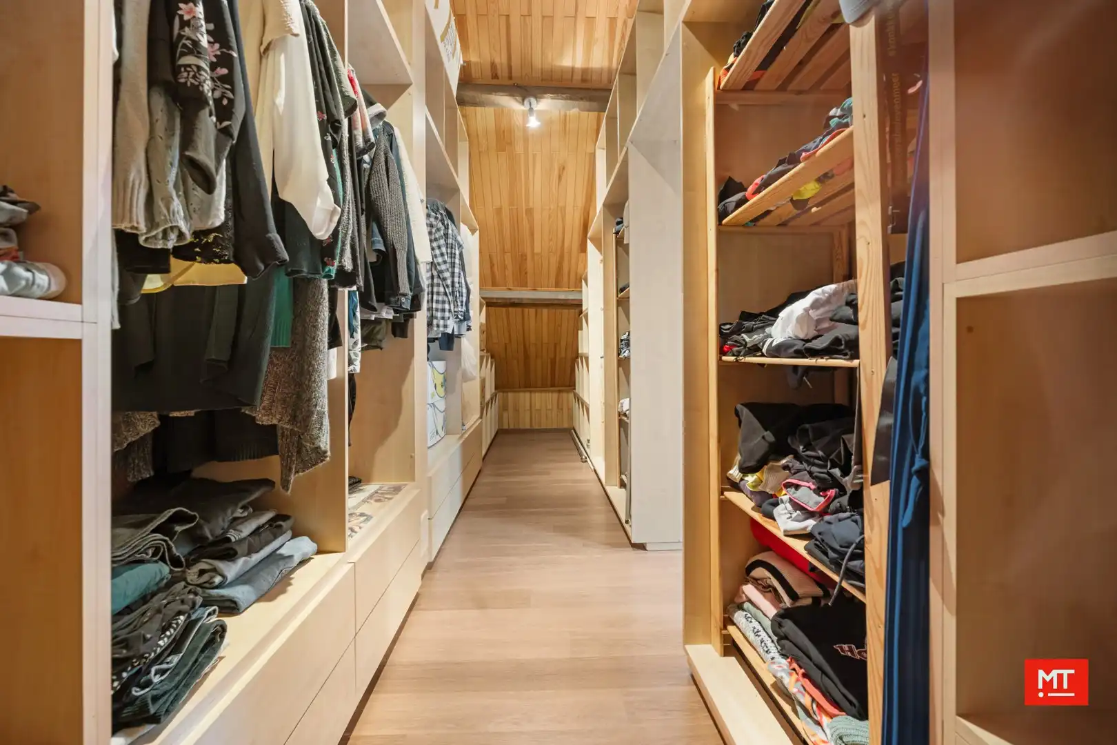 Instapklare woning met 4 slaapkamers en stadskoer in hartje Wervik foto 14