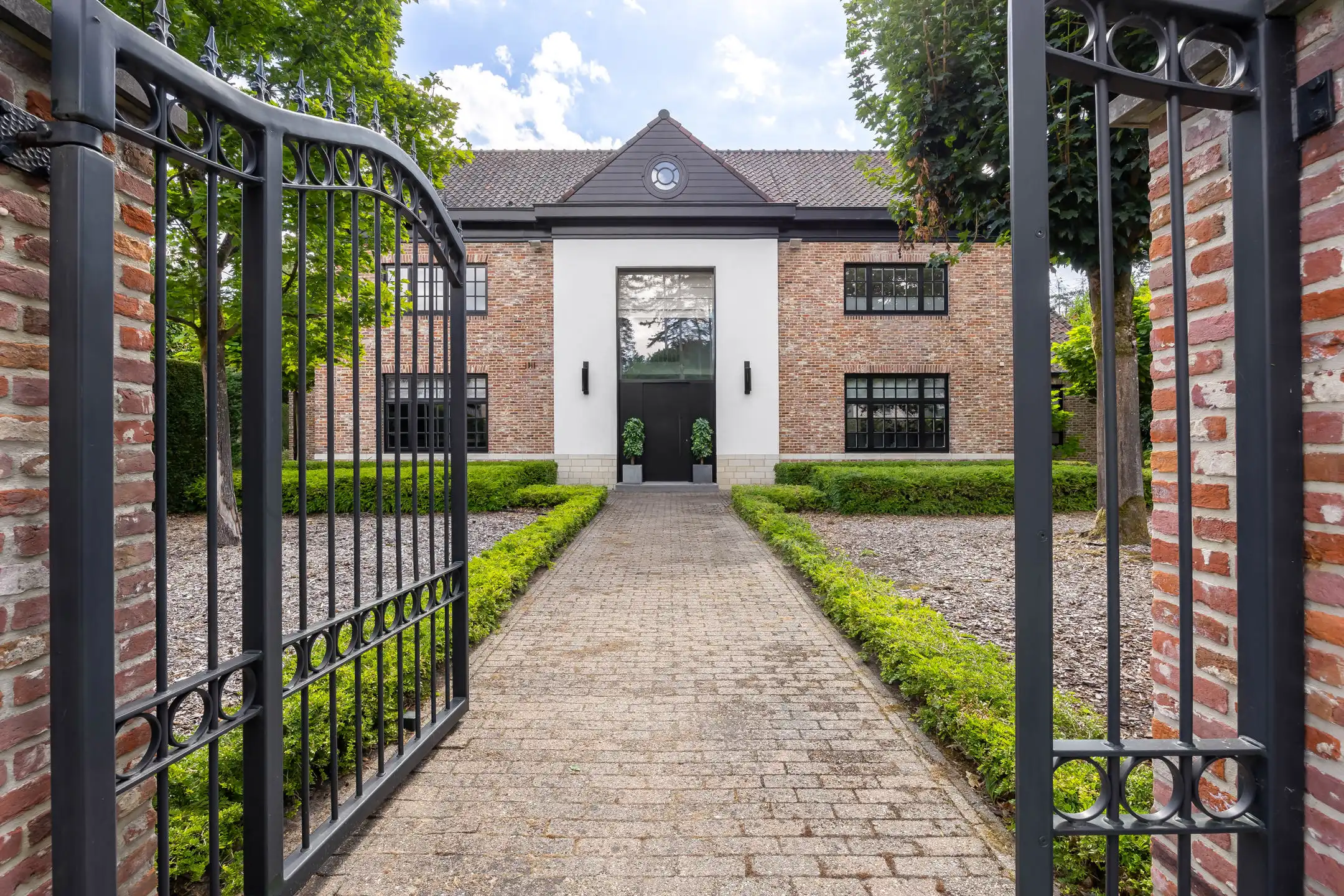Prestigieuze villa met zwembad op 3.528 m² op toplocatie! foto 4