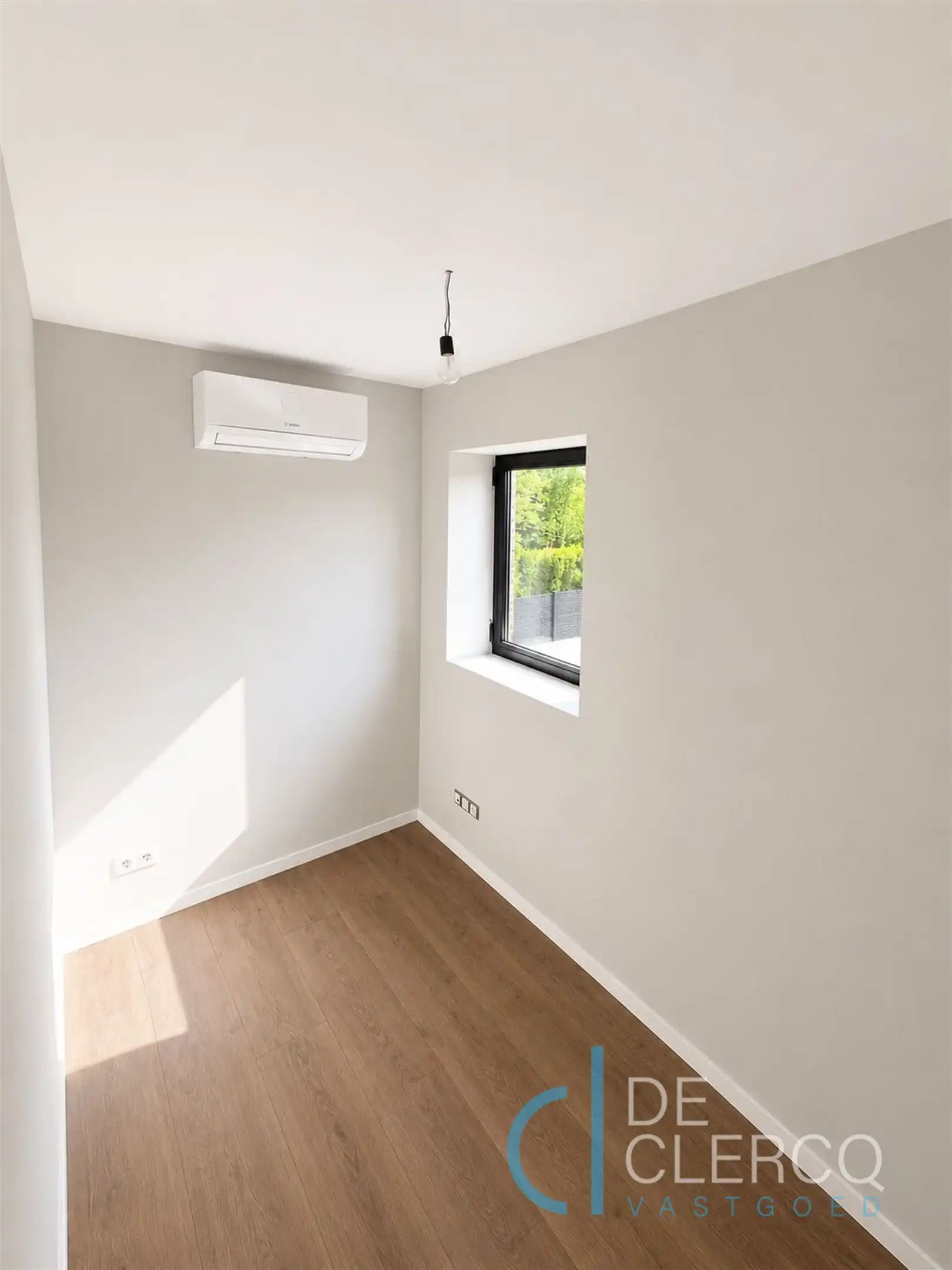 Gerenoveerd appartement met groot terras te Lochristi foto 7