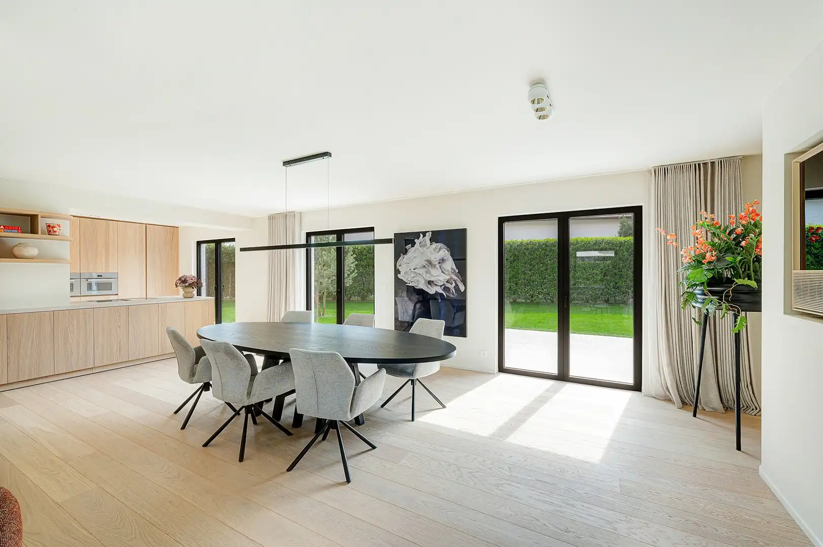 Prachtig gerenoveerde villa, rustig gelegen in een residentiële omgeving aan de rand van Knokke. foto 2